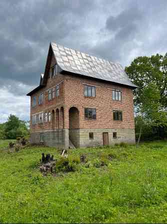 Триповерховий будинок в с.Делятин Яремче