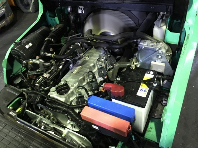 Газ-бензиновий навантажувач Mitsubishi з кареткою бічного зміщення. Модель KFGE15P-TP, 2022 року Ровно - изображение 3
