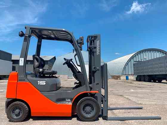 Дизельний навантажувач Toyota моделі 02-8FD15 з функцією бічного зсуву Київ