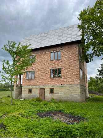 Триповерховий будинок в с.Делятин Яремче