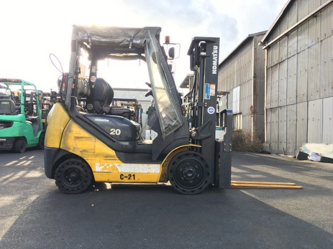 Вилочний автонавантажувач Komatsu, компакт з кабіною та позиціонером для кожної вили. Модель: FG20NT Винница - изображение 2