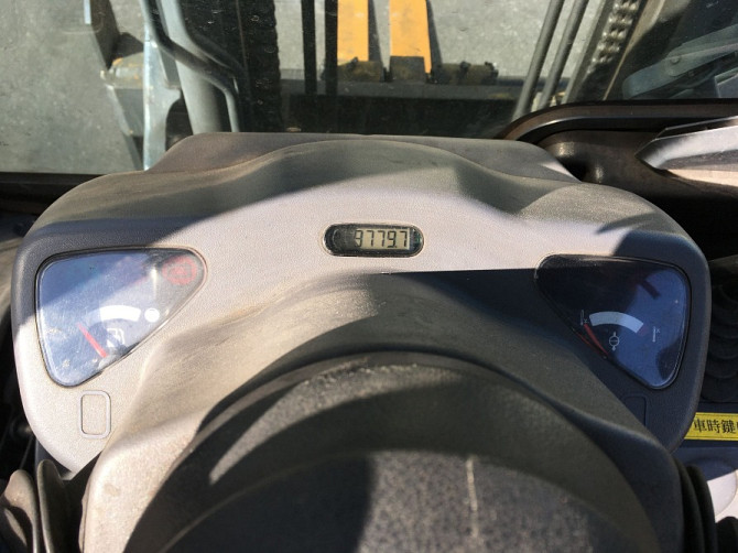 Вилочний автонавантажувач Komatsu, компакт з кабіною та позиціонером для кожної вили. Модель: FG20NT Винница - изображение 10