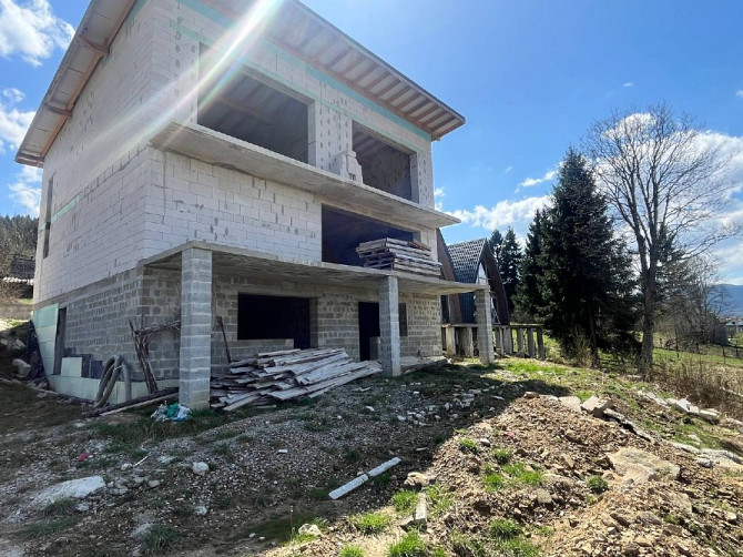 Продаж трьох будинків у Ворохті Яремче - изображение 1