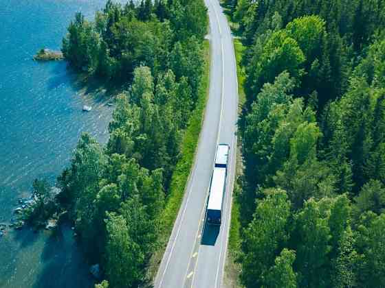Гнучкий графік, сучасний автопарк, стабільна зарплата — водій C+E в Європі Винница