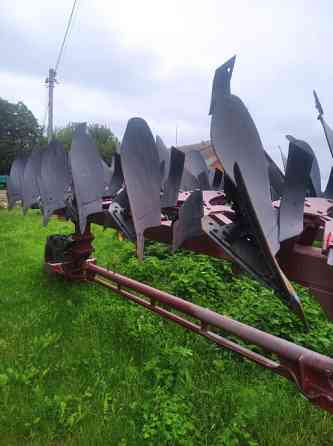 Продам плуг Gregoire Besson 2007року вигот.,6 і 7 корпусов ,в відмінному стані Винница