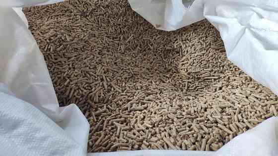 деревні паливні гранули, пелети з сосни діаметром 6 мм та 8 мм. Киев