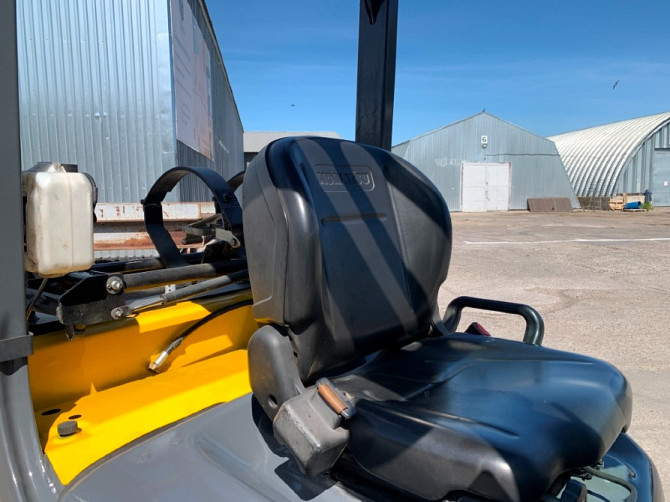 Вилочний автонавантажувач Komatsu, компакт з кабіною та позиціонером для кожної вили. Модель: FG20NT Вінниця - зображення 10