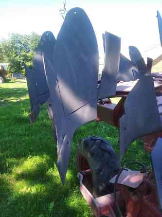 Продам плуг Gregoire Besson 2007року вигот.,6 і 7 корпусов ,в відмінному стані Винница