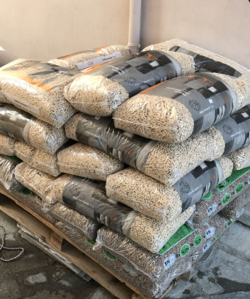 Fir, Pine, Beech Wood Pellets En Plus A1/EN Plus-A1 6mm/8mm Wood Pellets in 15kg Bags for Sale Сімферополь