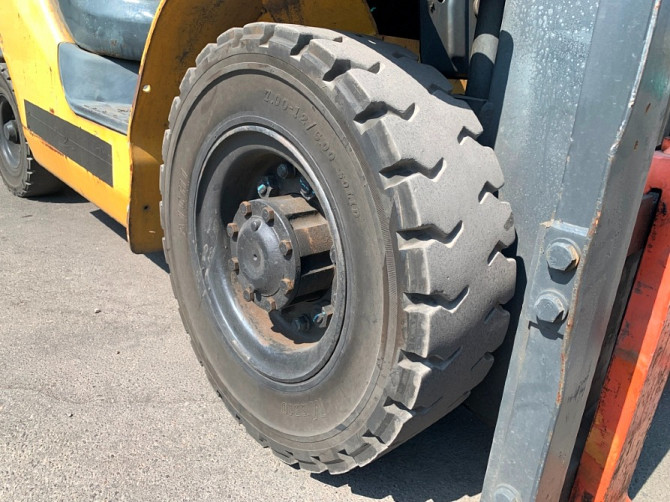 Вилковий автонавантажувач Komatsu на великих 12 колесах. Модель:FG20C-16 Умань - изображение 10