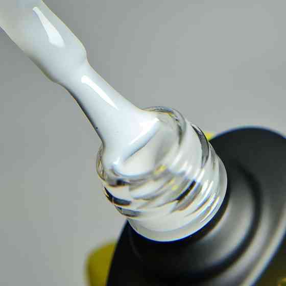 Must Have! Молочний Гель-лак Izzy Premium Milky для ідеального покриття Київ